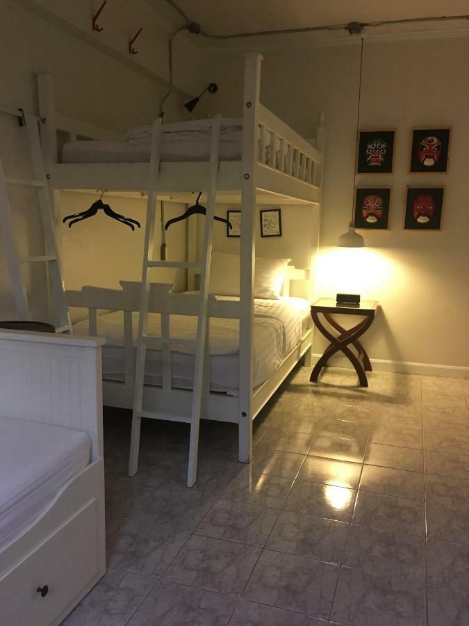 Хостел Bed In Town Чіангмай Екстер'єр фото